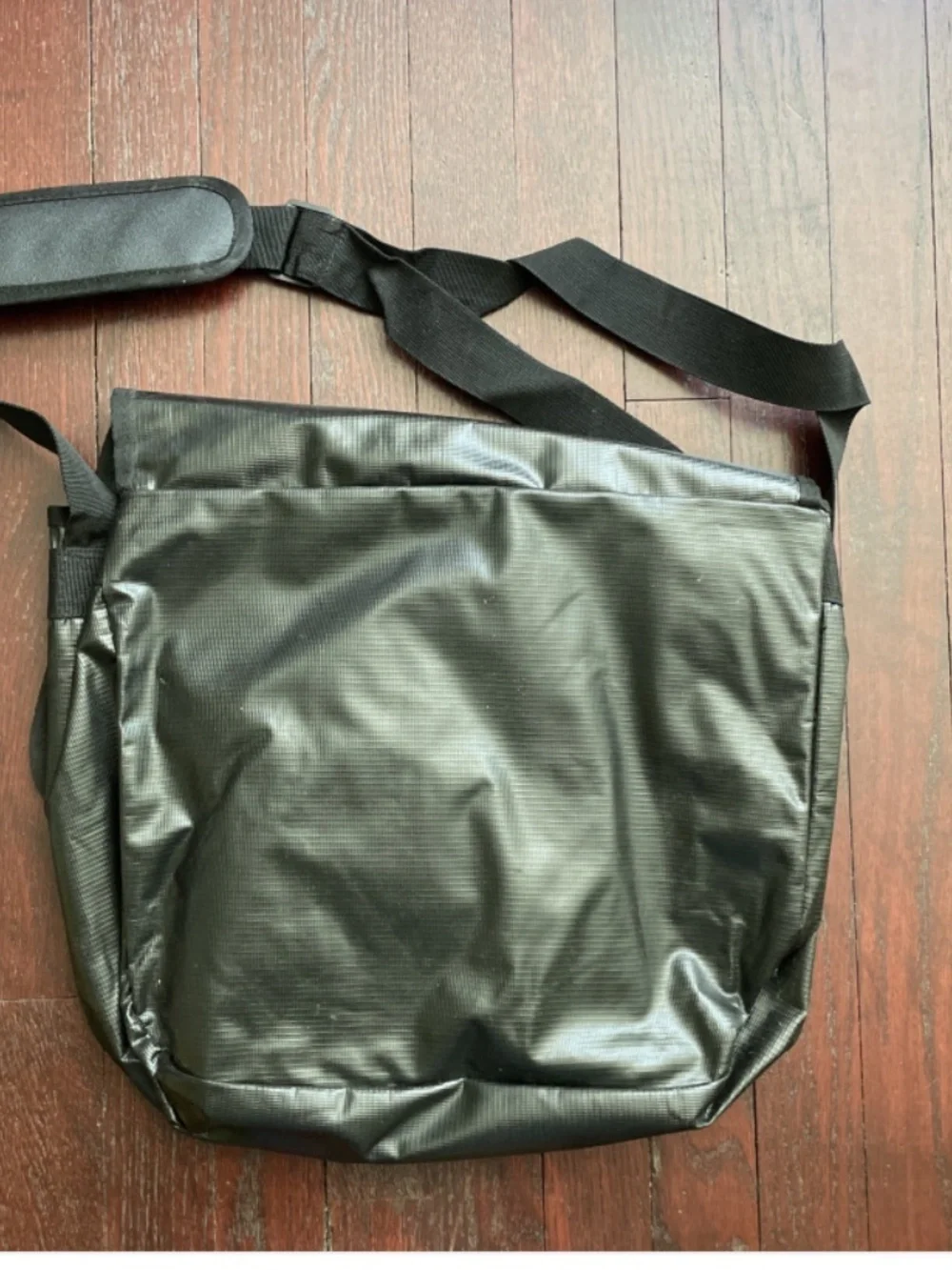 Marc Ecko Black Waterproof Messenger Bag travel laptop 15”x13” NWT vintage 90s